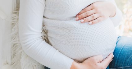 Tehotná žena vysúdila 10-tisíc eur: Firma jej odmietla zvýšiť plat, pretože mala nastúpiť na materskú dovolenku