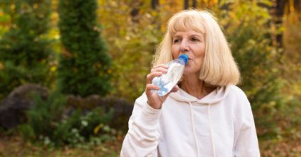 Dôchodcovia sú náchylnejší na dehydratáciu. Toto sa môže stať, ak nebudete dodržiavať pitný režim
